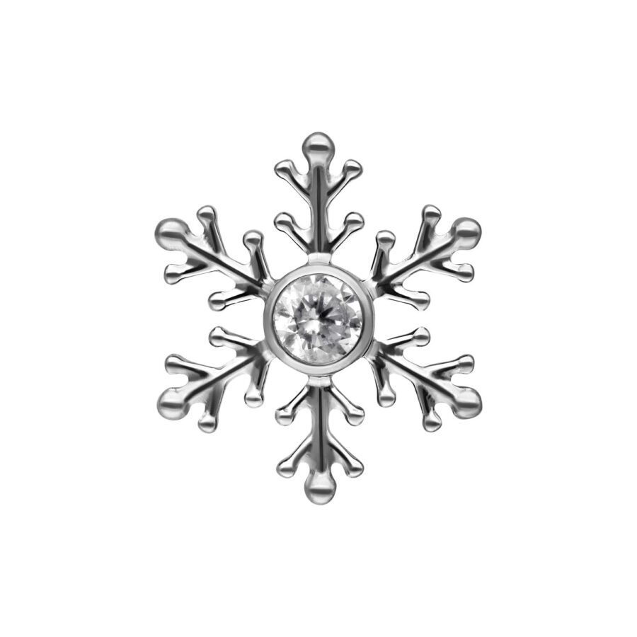 Adorno de piercing de copo de nieve plateado con cristal claro sobre fondo blanco