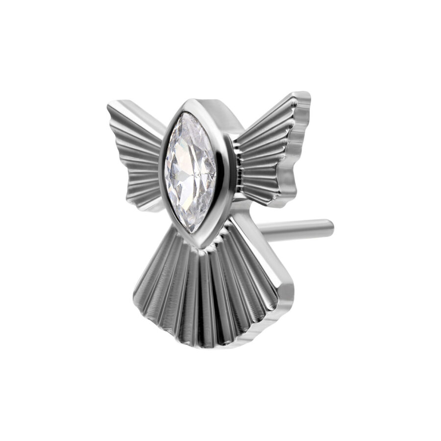 Ajuste plateado en forma de ángel con cristal claro sobre fondo blanco