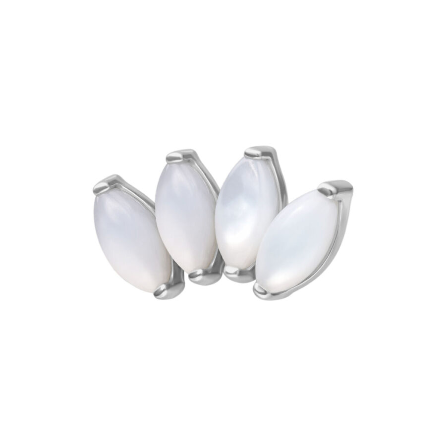 Ajuste Push de plata con cuatro brillantes piedras de luna sobre fondo blanco