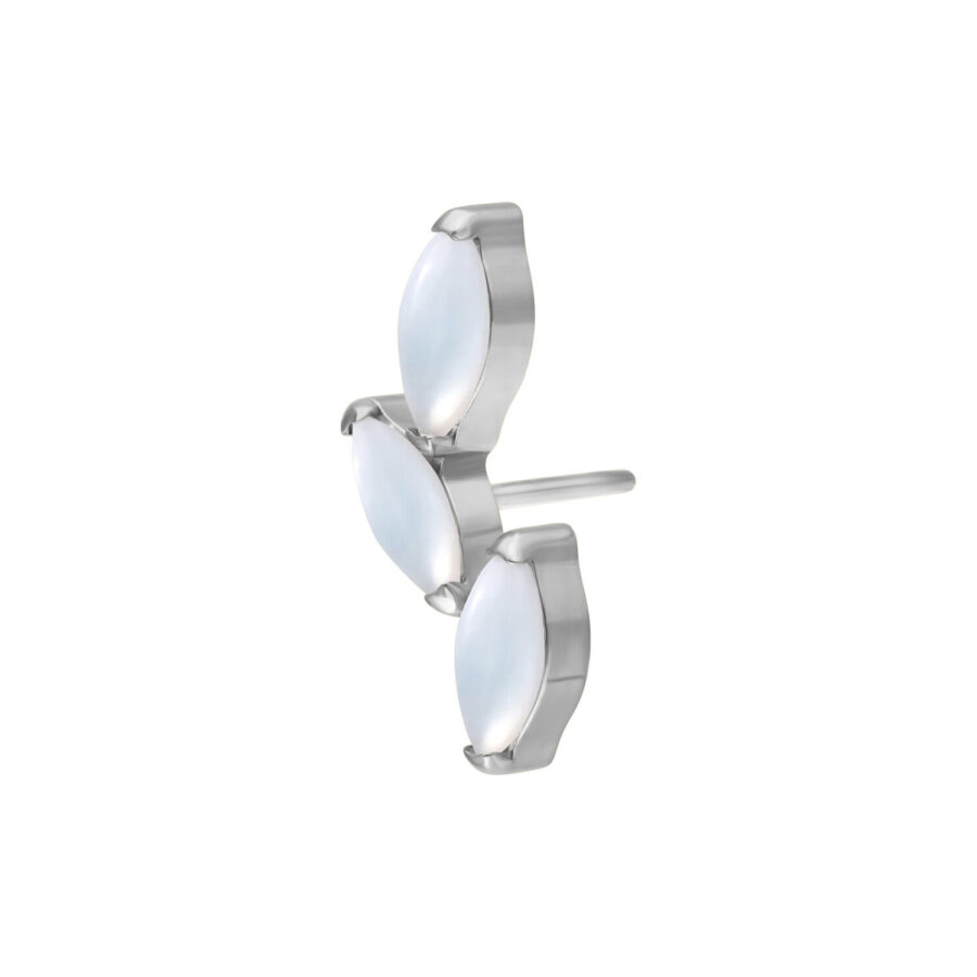 Aplique triple Push Fit de metal plateado con piedra lunar sobre fondo blanco