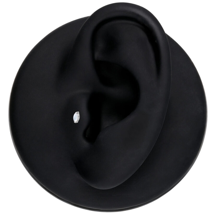 Accesorio Push Fit plateado con piedra lunar ovalada sobre fondo negro