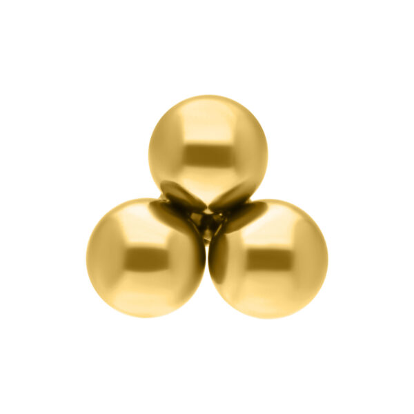 Tres bolas doradas como accesorio Trinity Push Fit sobre fondo blanco