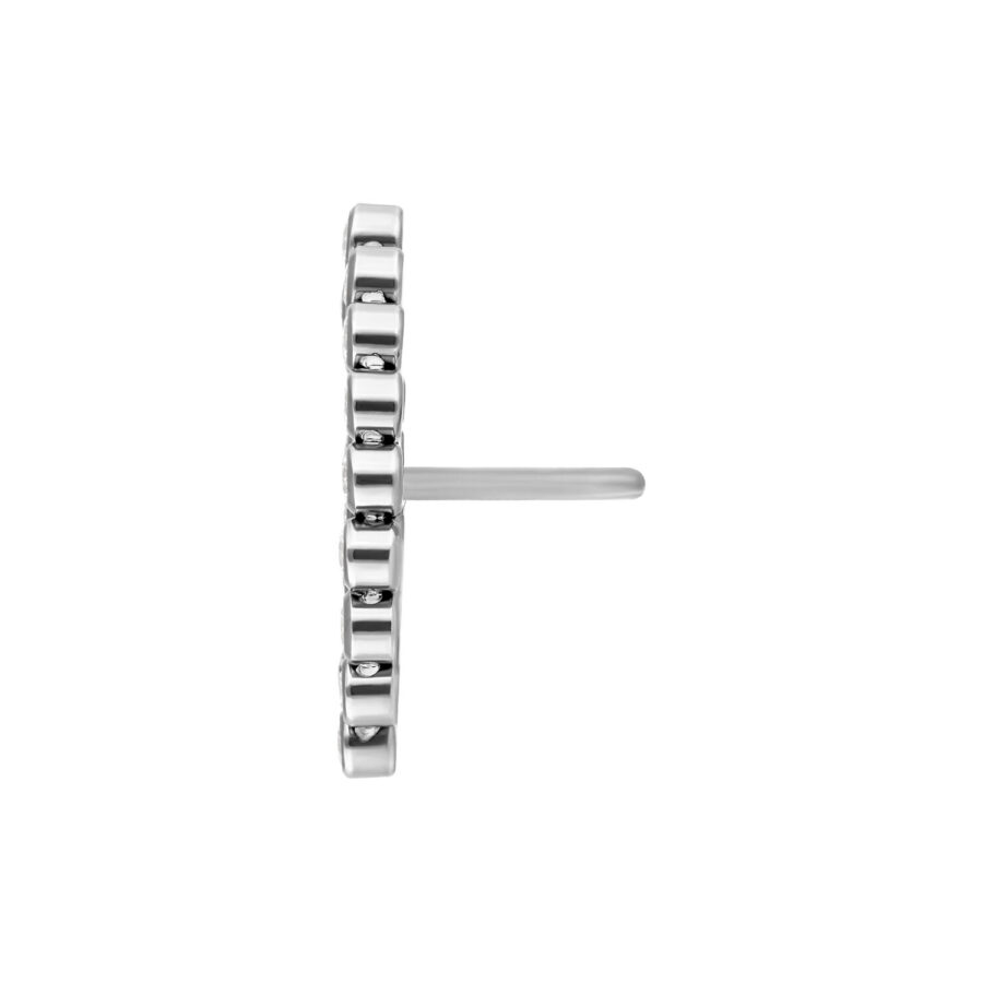 Accesorio de titanio plateado con diseño Push Fit sobre fondo blanco