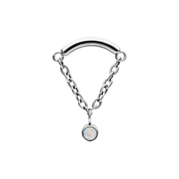 Accesorio Helix plateado con cadena y ópalo sintético sobre fondo blanco