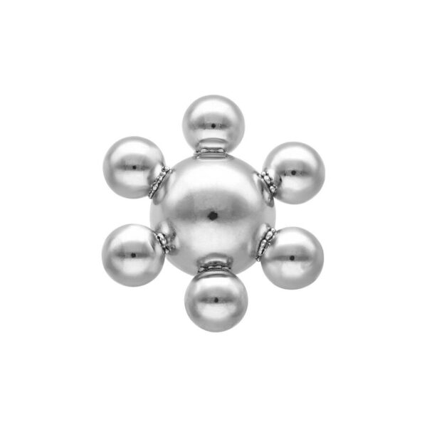Accesorio de piercing plateado en forma de nave espacial con seis bolas sobre fondo blanco