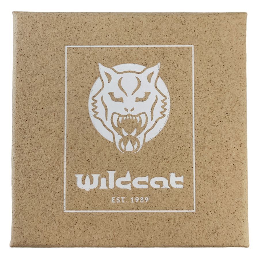 Joyero marrón de Wildcat con logo blanco sobre fondo neutro