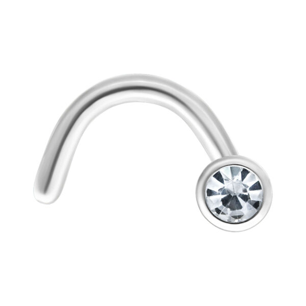 Piercing nasal de oro blanco con cristal claro sobre fondo blanco