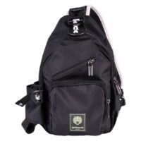 Schwarze Tattoo Artist Tasche von Wildcat mit mehreren Reißverschlüssen auf weißem Hintergrund