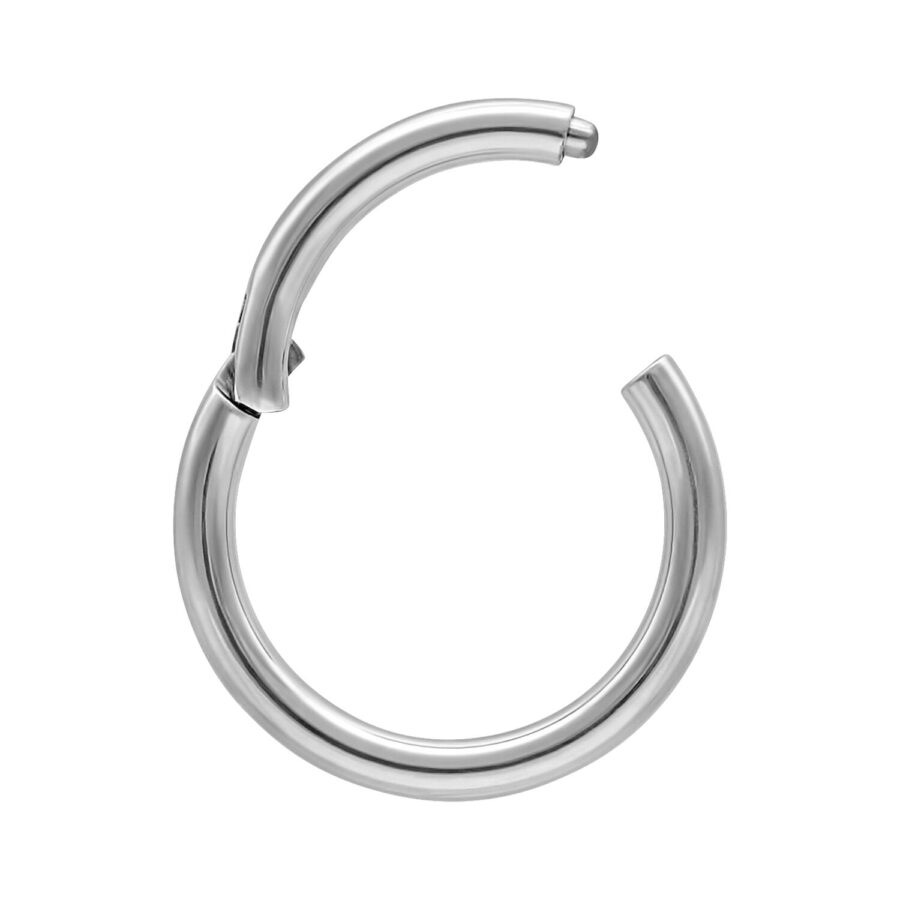 Anillo Hinged plateado de titanio con 1,0 mm de grosor y 11,0 mm de diámetro interno sobre fondo blanco