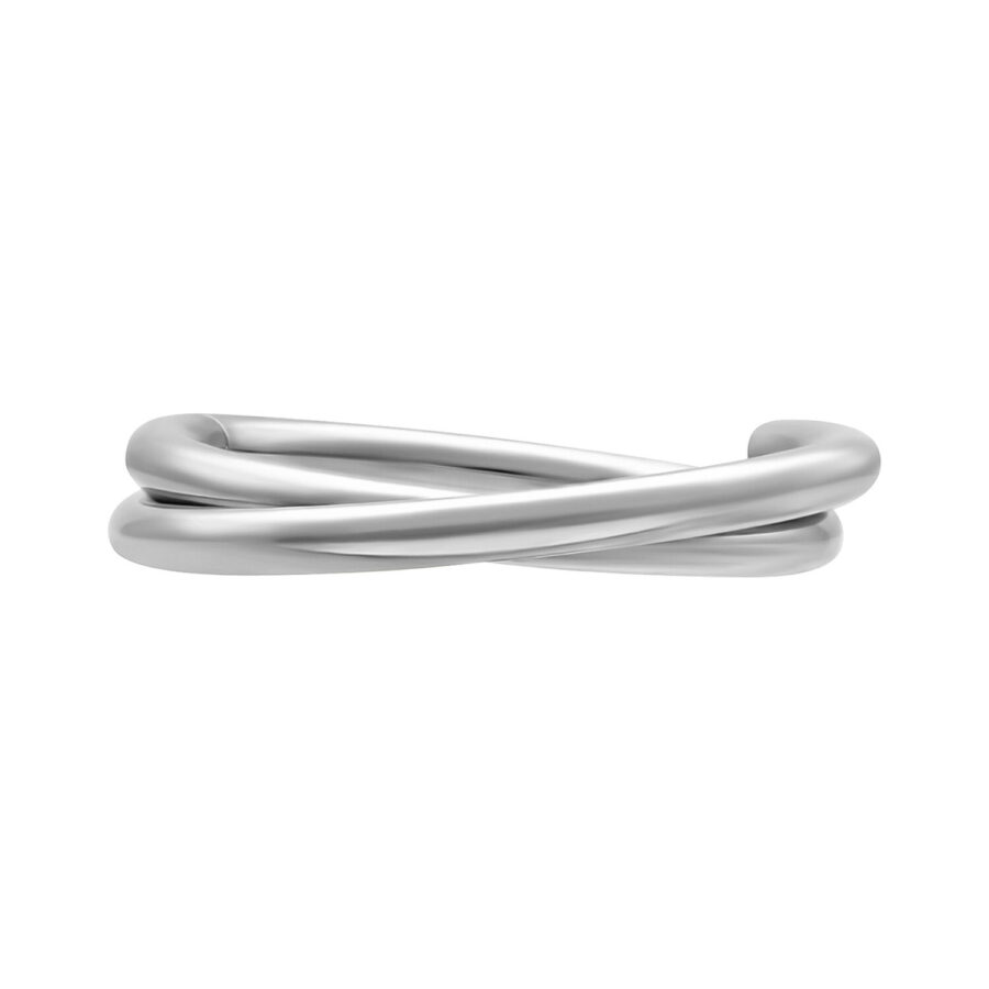 Anillo de piercing plateado con diseño cruzado sobre fondo blanco