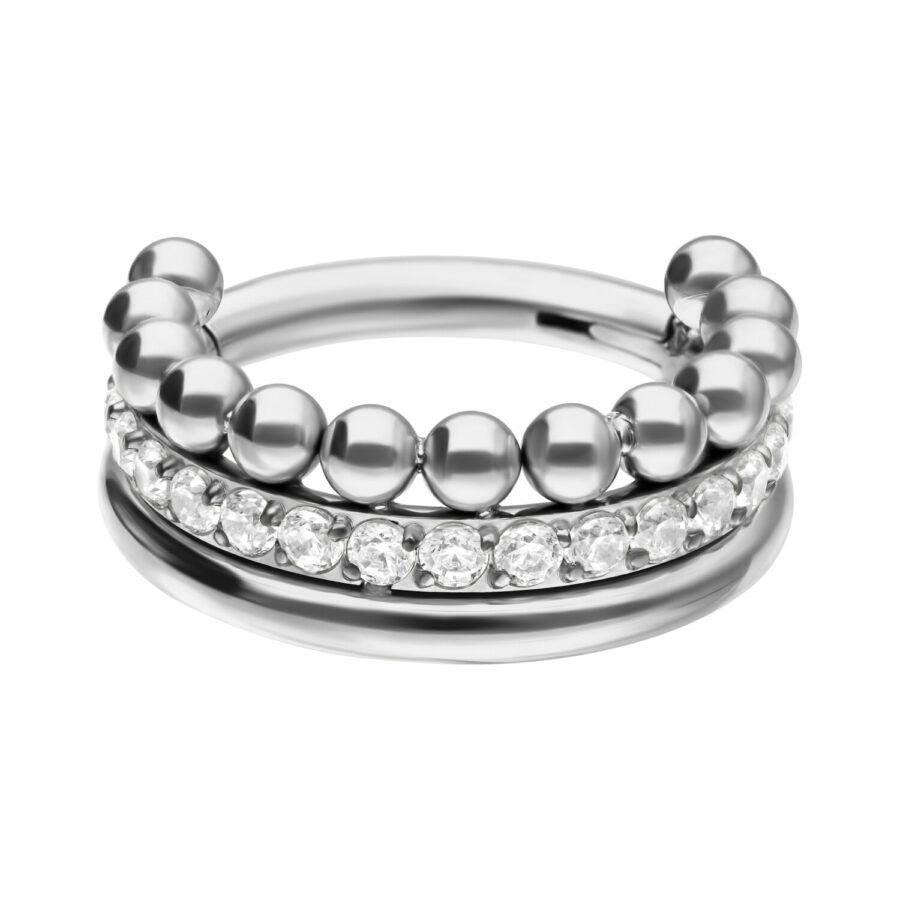 Clicker de piercing plateado con cristales sobre fondo blanco