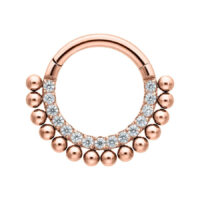 Piercing clicker de oro rosa con cristales claros sobre fondo blanco