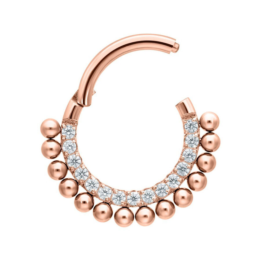 Anillo de piercing de oro rosa con cristales claros sobre fondo blanco