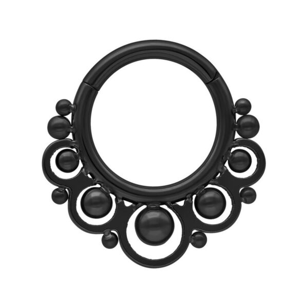 Aro clicker de titanio negro con decoración de bolas sobre fondo blanco