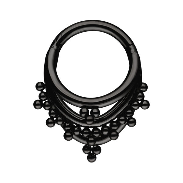 Anillo de piercing negro de titanio con bolas colgantes, fondo de estudio