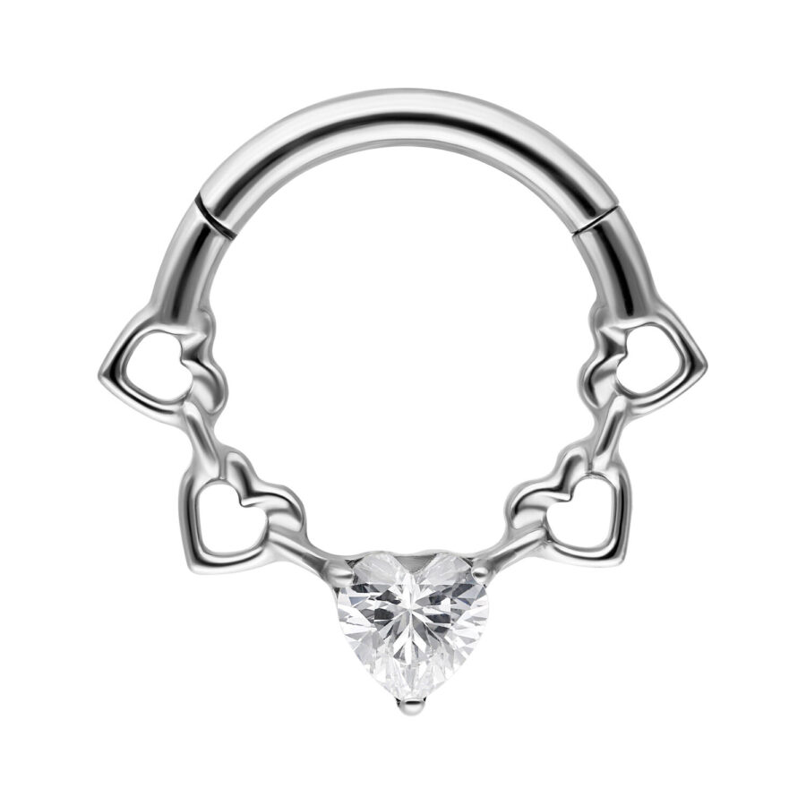 Septum clicker plateado con detalles de corazones y cristales sobre fondo blanco