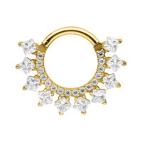 Clicker de septum dorado con piedras de circonita brillantes sobre fondo blanco