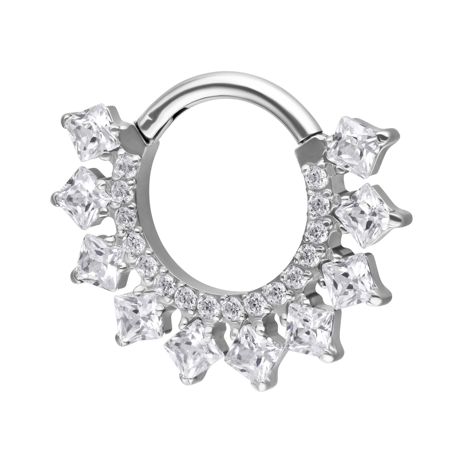 Clicker de septum plateado con cristales brillantes sobre fondo blanco