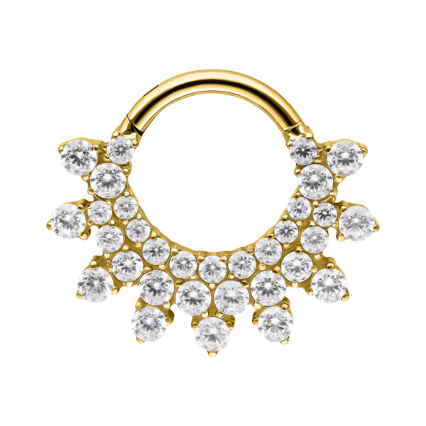 Clicker de septum dorado con varios cristales claros sobre fondo blanco