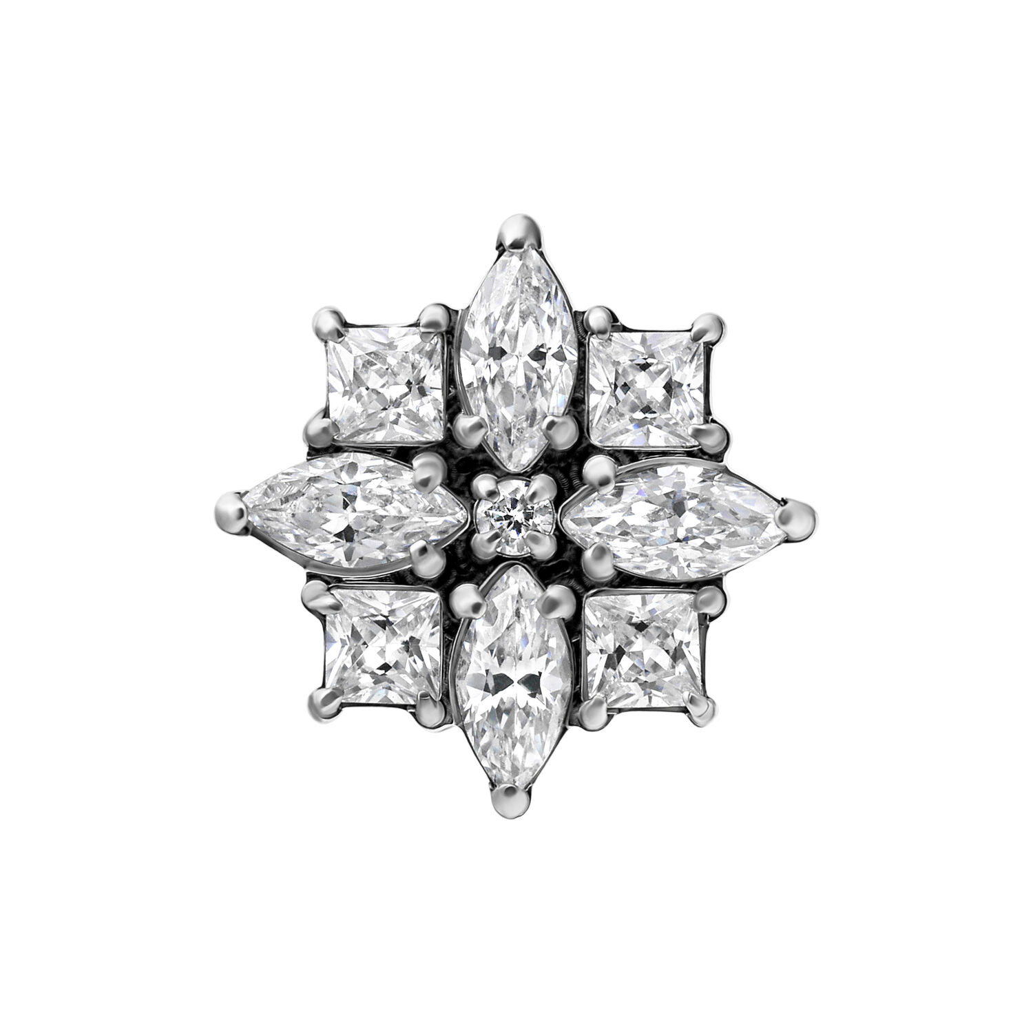 Ajuste plateado de titanio con circonitas brillantes sobre fondo blanco