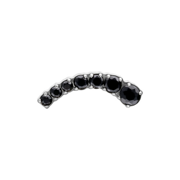 Accesorio de piercing plateado con cristales negros, curvado a la izquierda