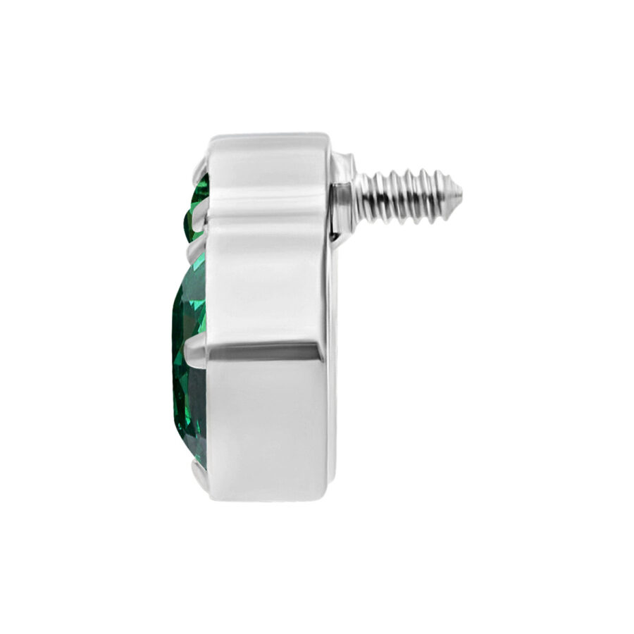Accesorio de titanio plateado con cristal verde esmeralda y rosca izquierda sobre fondo blanco