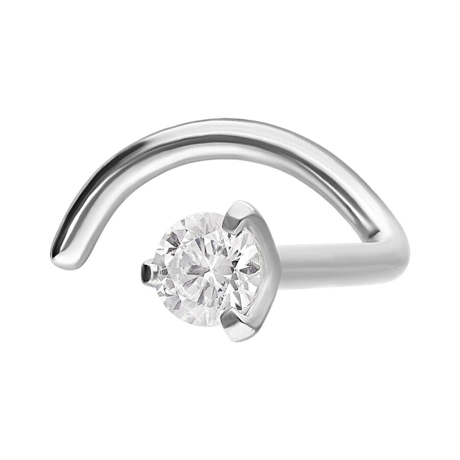 Piercing de nariz plateado con piedra cristalina sobre fondo blanco