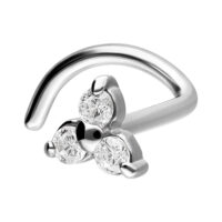 Tornillo nasal de plata con tres cristales claros sobre fondo blanco