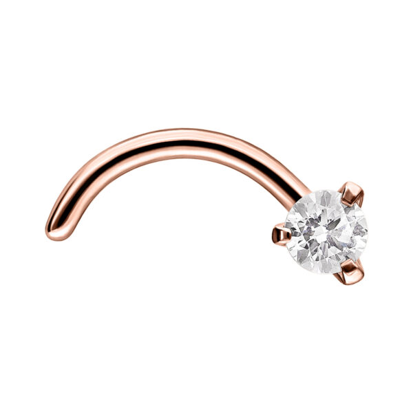 Piercing de nariz en oro rosa con cristal transparente sobre fondo blanco