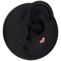 Accesorio Rojo Baguette para Piercing de Oreja Modelo de oreja negra con accesorio rojo baguette para piercing Push Fit