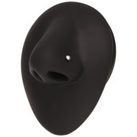 Piercing de nariz negro con cristal Piercing de nariz negro y ovalado con cristal pequeño, sobre fondo de estudio blanco