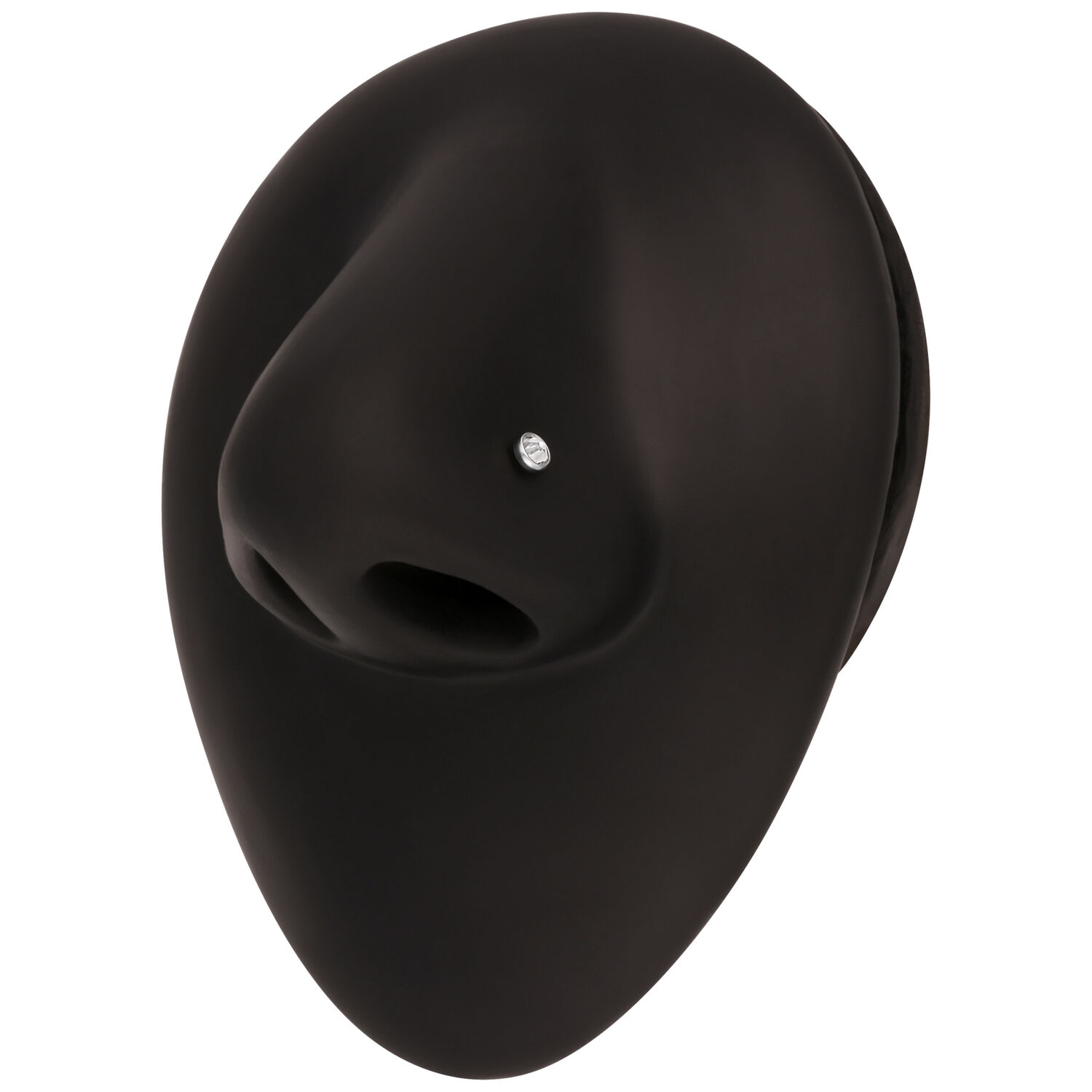 Modelo de cabeza negra con piercing de nariz y cristal transparente sobre fondo blanco