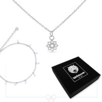 Collar de plata con colgante de flor y pulsera de perlas, caja negra