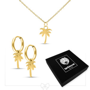 Collar dorado con colgante de palmera y aros a juego sobre fondo blanco, caja de joyas negra al lado