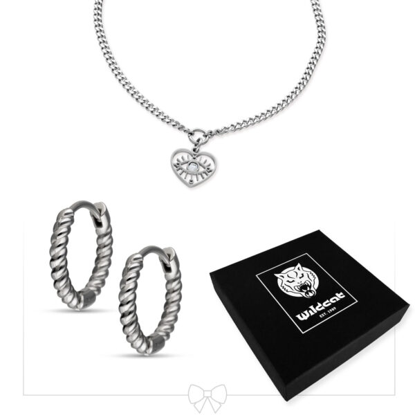 Pulsera de plata con colgante de corazón y un par de aros retorcidos, embalaje negro de Wildcat