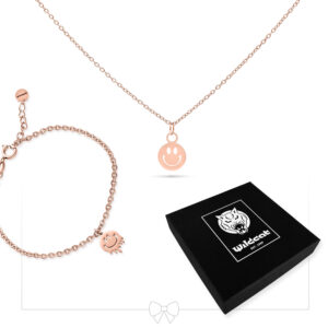 Conjunto de joyas en oro rosa con colgante de sonrisa y caja de regalo negra