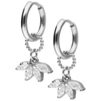 Aros de plata con colgante de cristal en forma de hoja, sobre fondo blanco