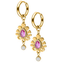 Pendientes dorados con piedra rosa y circonitas Pendientes dorados con piedra rosa en forma de gota y colgante de circonitas sobre fondo blanco