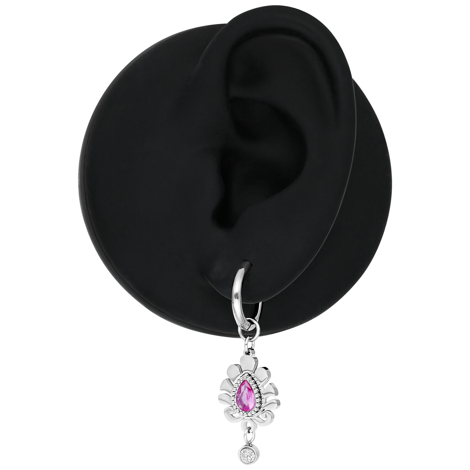 Pendiente de plata con colgante de cristal rosa en un modelo de oreja negra