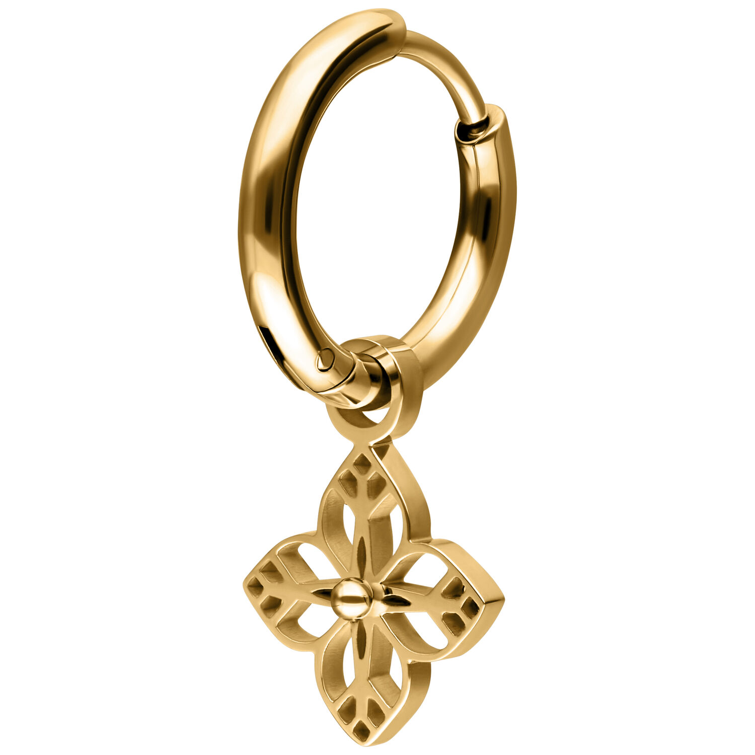 Pendiente dorado con ornamento floral Pendiente de aro dorado con colgante floral sobre fondo blanco