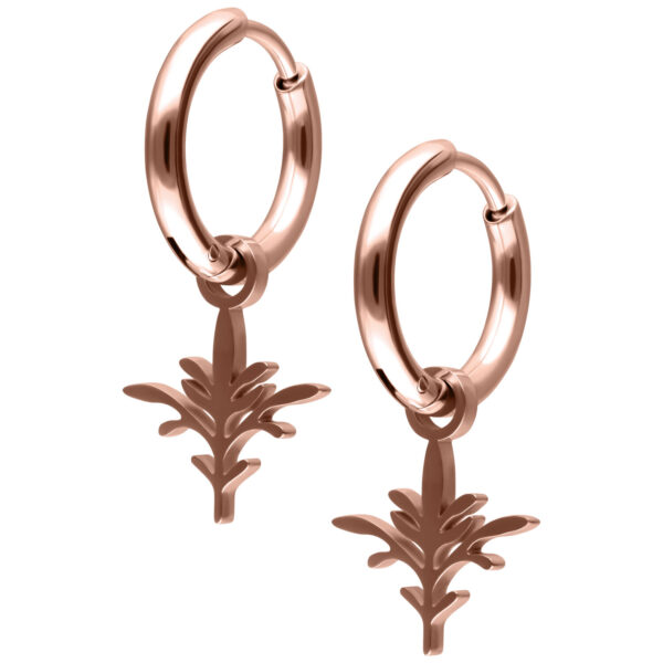 Aros de oro rosa con colgante en forma de pequeña rama, sobre fondo blanco