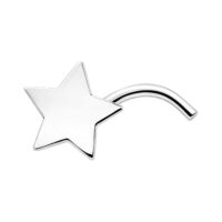 Piercing de nariz con estrella plateada y barra curva sobre fondo blanco
