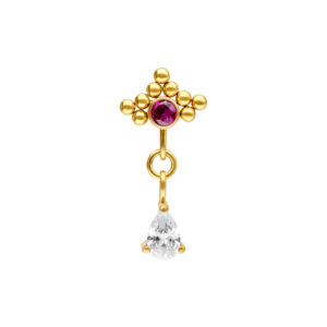 Accesorio de piercing dorado con piedra roja rubí y colgante ovalado sobre fondo blanco