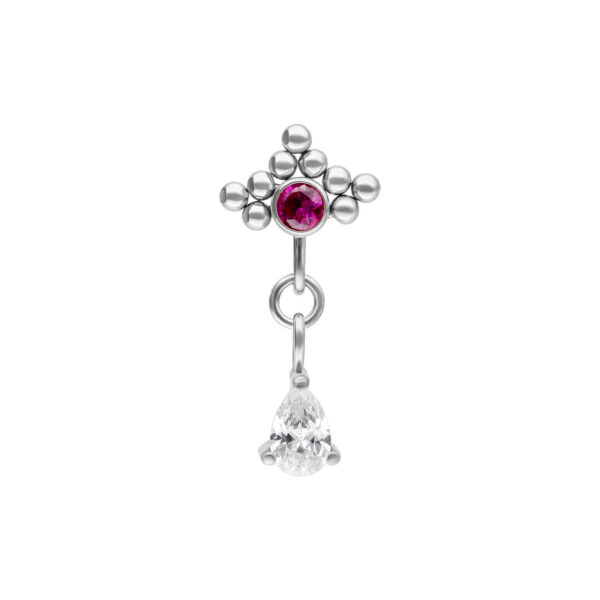 Accesorio de piercing plateado con cristal rojo y colgante ovalado sobre fondo blanco.