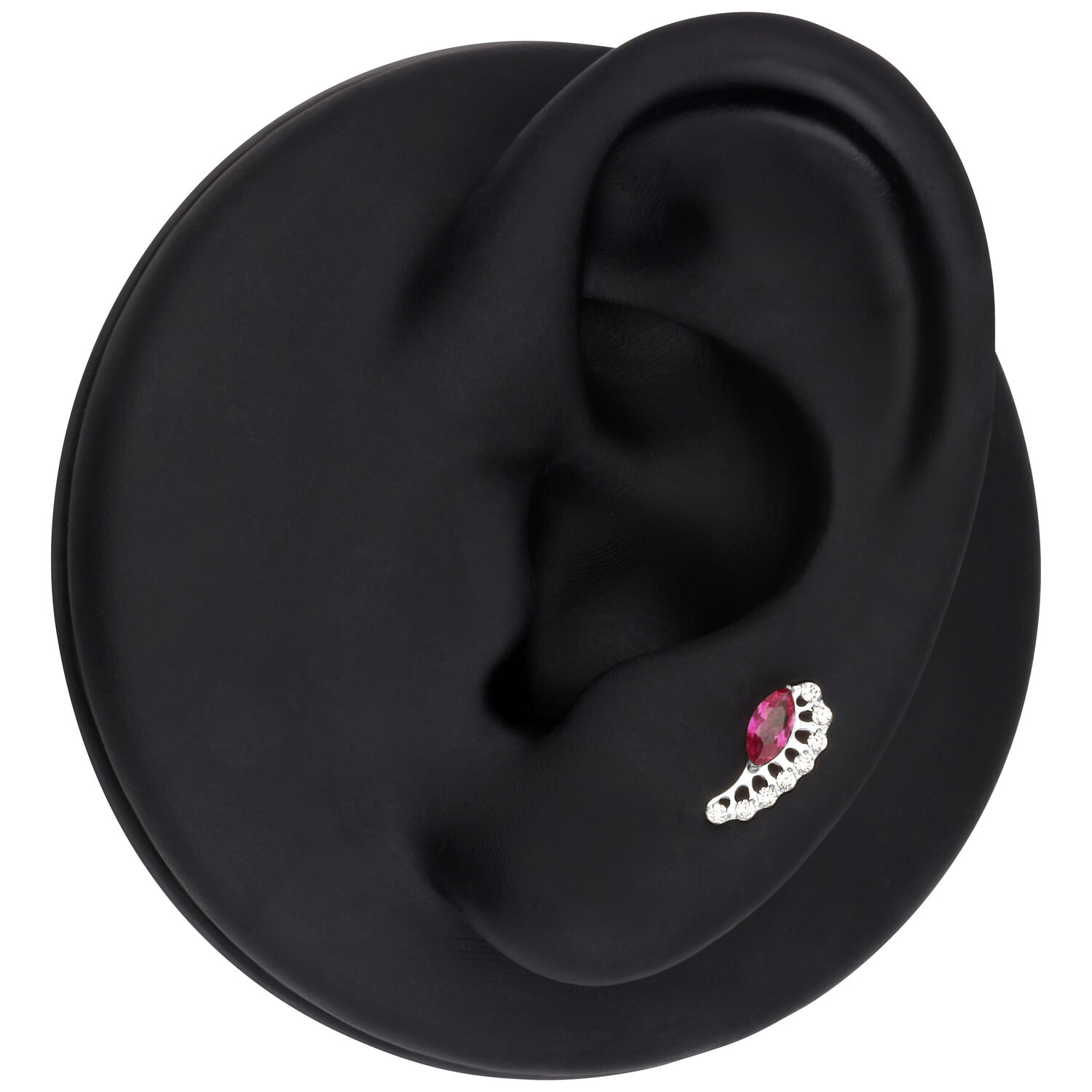 Pendiente de plata con cristal rojo ovalado en modelo de oreja negra