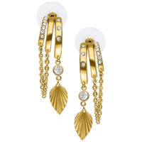 Dos pendientes dorados con colgantes de hoja y cadenas sobre fondo blanco