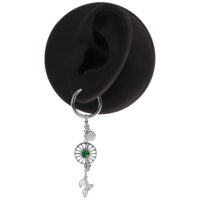 Pendiente de plata con colgante de ágata musgosa verde en un modelo de oreja negra