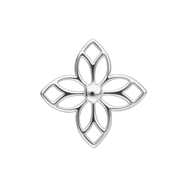 Adorno de flor plateada para piercings con diseño simétrico sobre fondo blanco