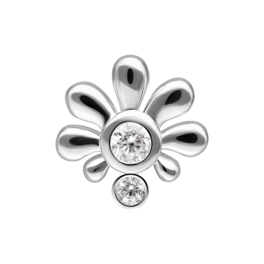Ajuste de piercing plateado en forma de flor con cristales claros sobre fondo blanco