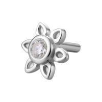 Plata flor piercing con cristal Adorno floral plateado con cristal claro sobre fondo blanco